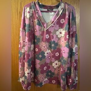 Heimish size 3X Floral V-Neck Long Sleeve Top